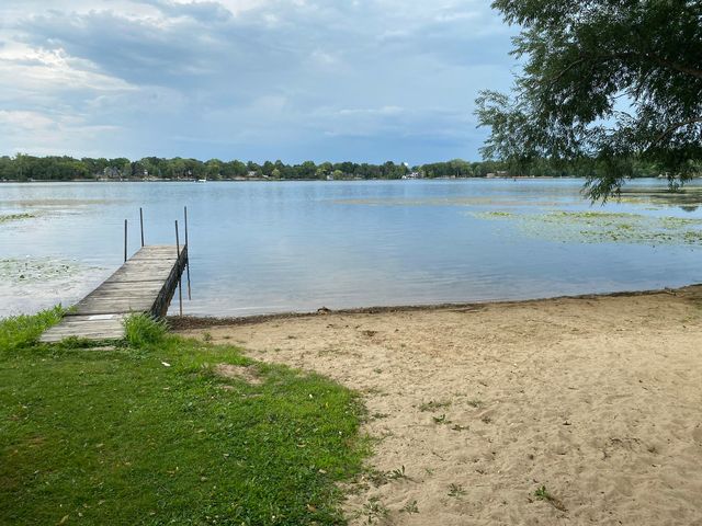 34069 N Hainesville Road, Round Lake, IL 60073