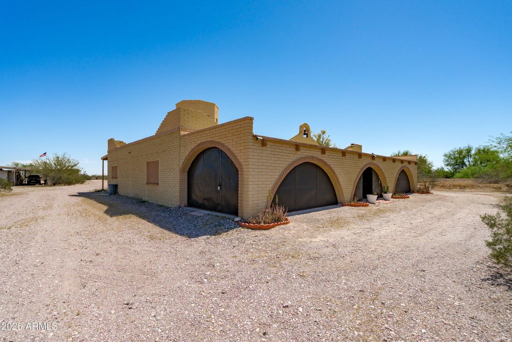 Image 10 of property listing at 9033 S 545TH Avenue, Tonopah, AZ 85354