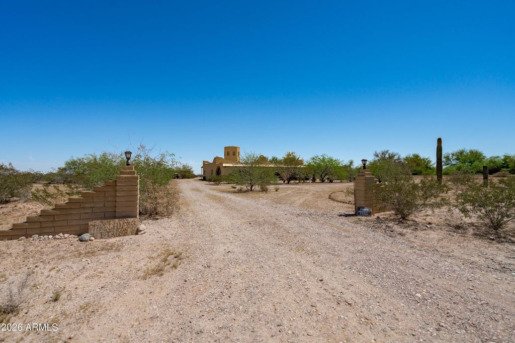 Image 5 of property listing at 9033 S 545TH Avenue, Tonopah, AZ 85354