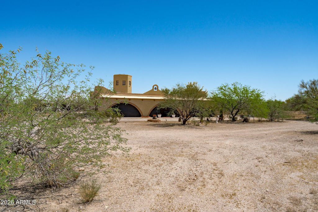 Image 6 of property listing at 9033 S 545TH Avenue, Tonopah, AZ 85354