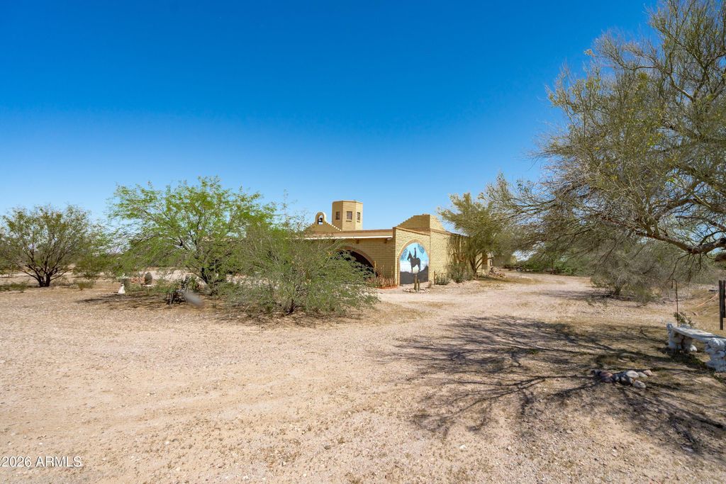 Image 8 of property listing at 9033 S 545TH Avenue, Tonopah, AZ 85354