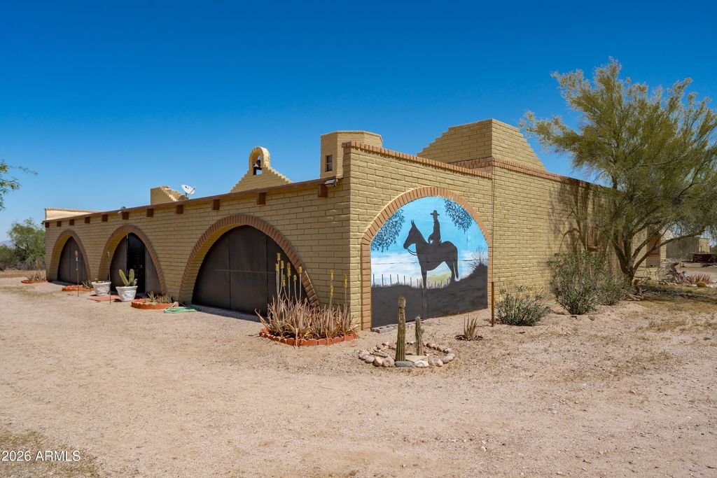 Image 9 of property listing at 9033 S 545TH Avenue, Tonopah, AZ 85354