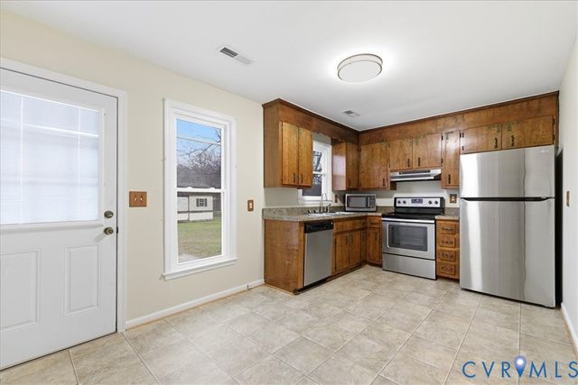 11405 Temple Dr, Petersburg, VA 23805