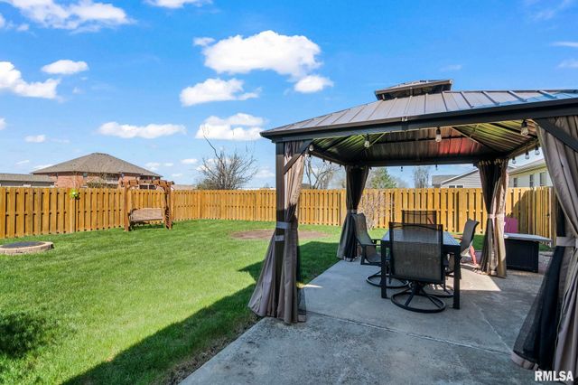 505 Willows Avenue, Chatham, IL 62629