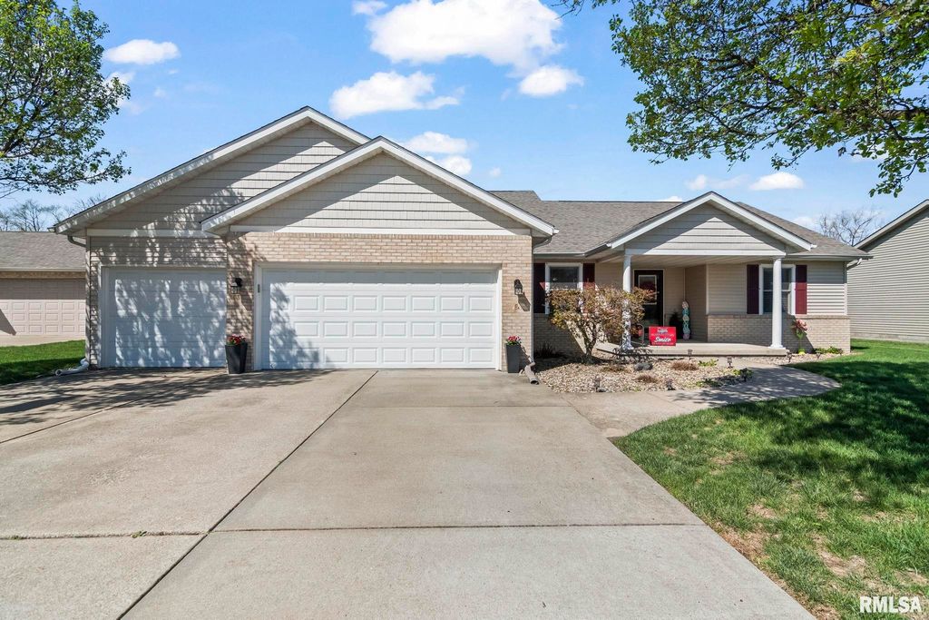 505 Willows Avenue, Chatham, IL 62629