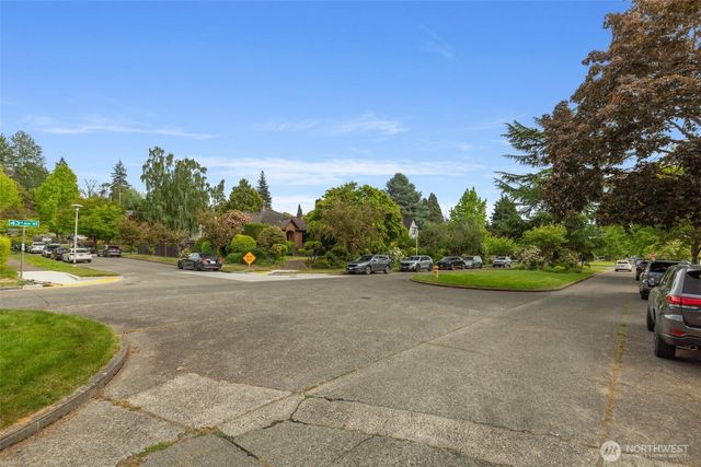 4335 NE 42nd Street, Seattle, WA 98105
