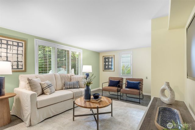 4335 NE 42nd Street, Seattle, WA 98105