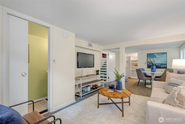4335 NE 42nd Street, Seattle, WA 98105