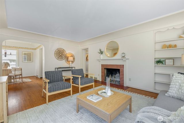 4335 NE 42nd Street, Seattle, WA 98105