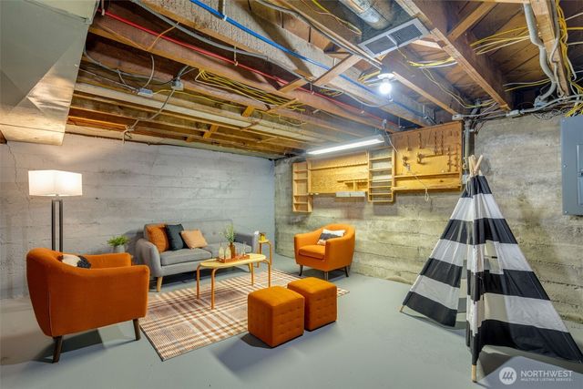4335 NE 42nd Street, Seattle, WA 98105
