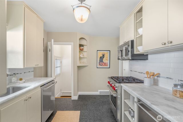 4335 NE 42nd Street, Seattle, WA 98105