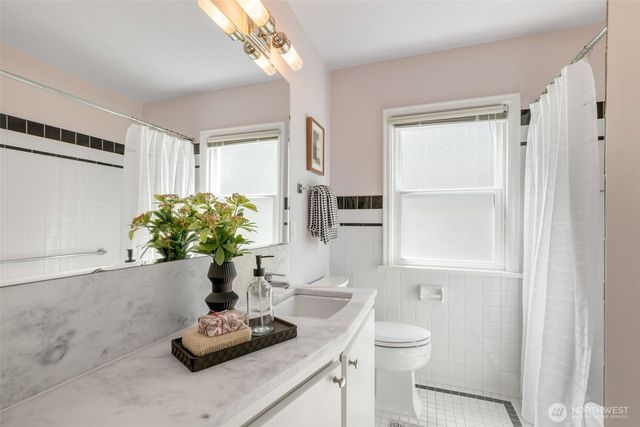 4335 NE 42nd Street, Seattle, WA 98105