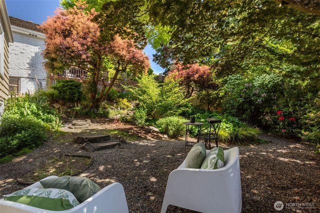 4335 NE 42nd Street, Seattle, WA 98105