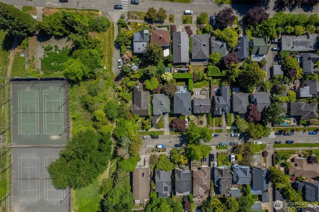 4335 NE 42nd Street, Seattle, WA 98105