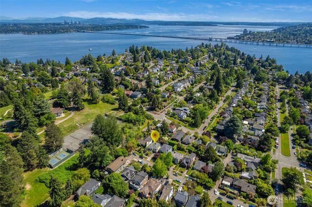 4335 NE 42nd Street, Seattle, WA 98105