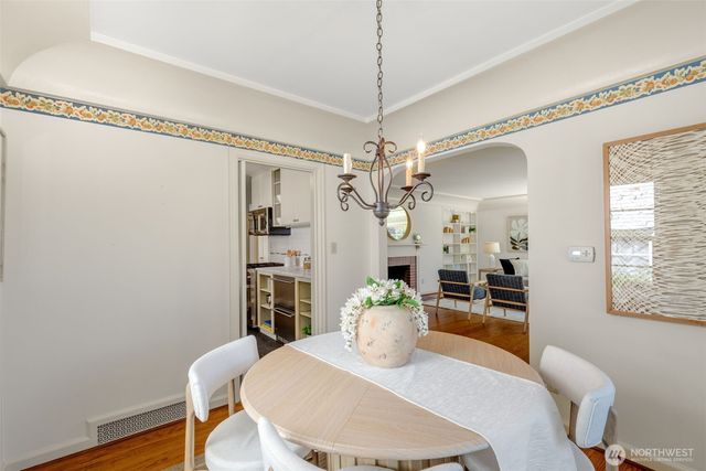 4335 NE 42nd Street, Seattle, WA 98105