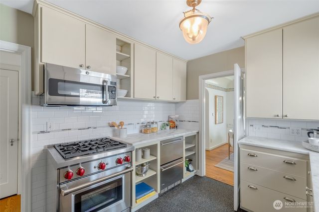 4335 NE 42nd Street, Seattle, WA 98105