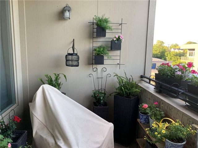 2929 McGee Trafficway 305, Kansas City, MO 64108