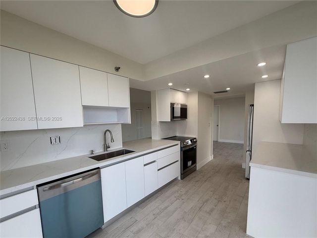 801 N Venetian Dr 408, Miami, FL 33139