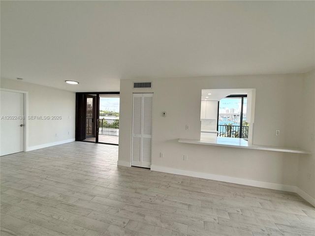 801 N Venetian Dr 408, Miami, FL 33139