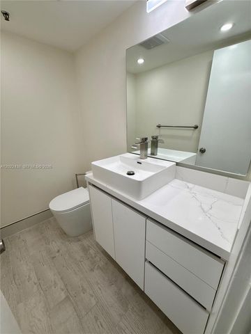 801 N Venetian Dr 408, Miami, FL 33139