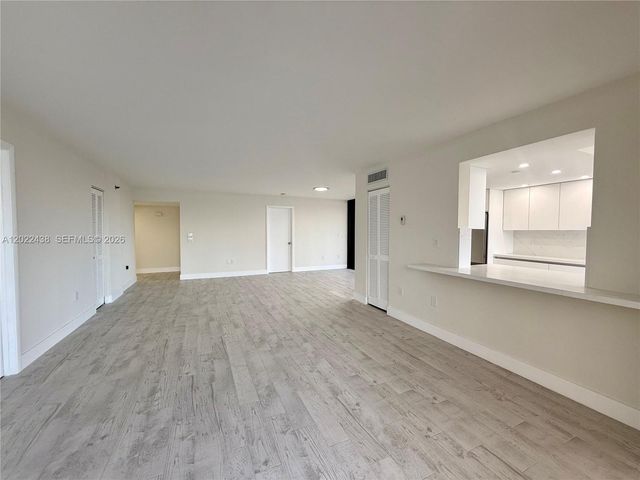 801 N Venetian Dr 408, Miami, FL 33139