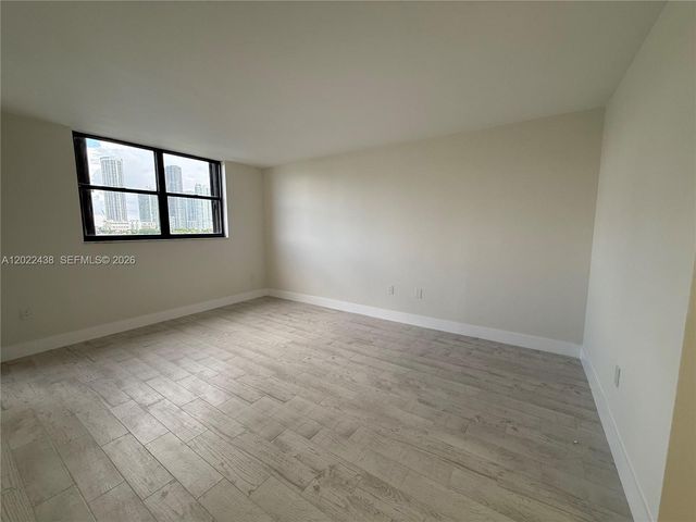 801 N Venetian Dr 408, Miami, FL 33139