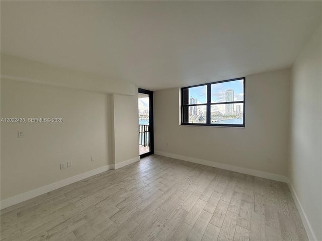 801 N Venetian Dr 408, Miami, FL 33139