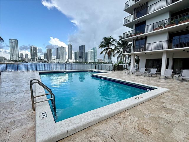 801 N Venetian Dr 408, Miami, FL 33139