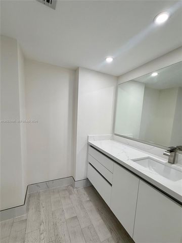 801 N Venetian Dr 408, Miami, FL 33139