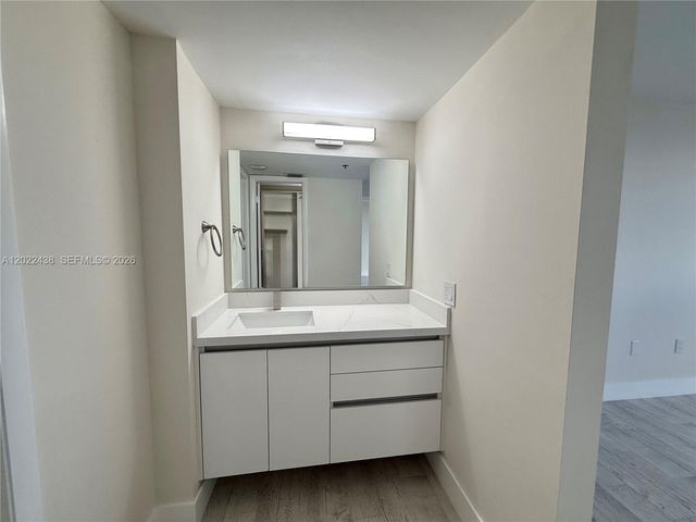 801 N Venetian Dr 408, Miami, FL 33139