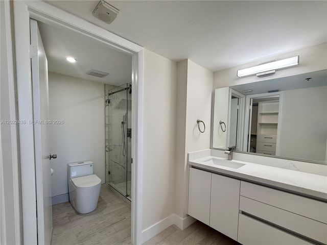 801 N Venetian Dr 408, Miami, FL 33139