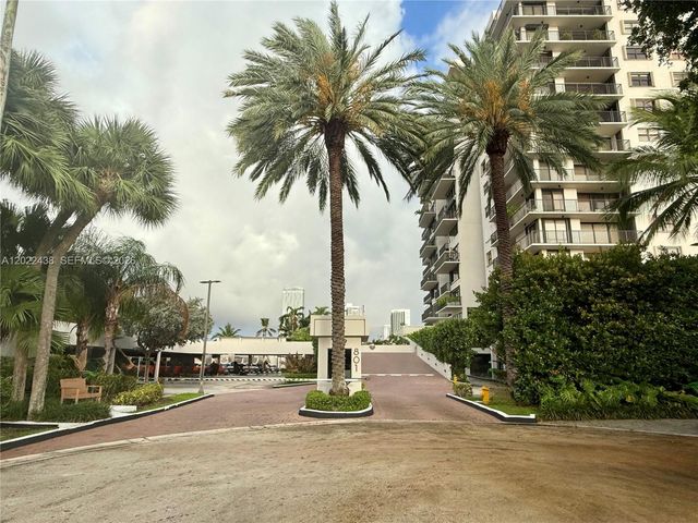 801 N Venetian Dr 408, Miami, FL 33139