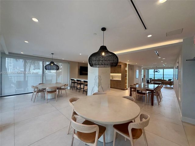 801 N Venetian Dr 408, Miami, FL 33139