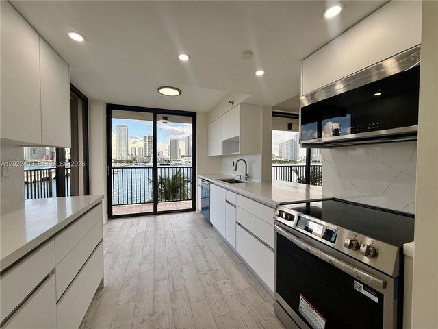 801 N Venetian Dr 408, Miami, FL 33139