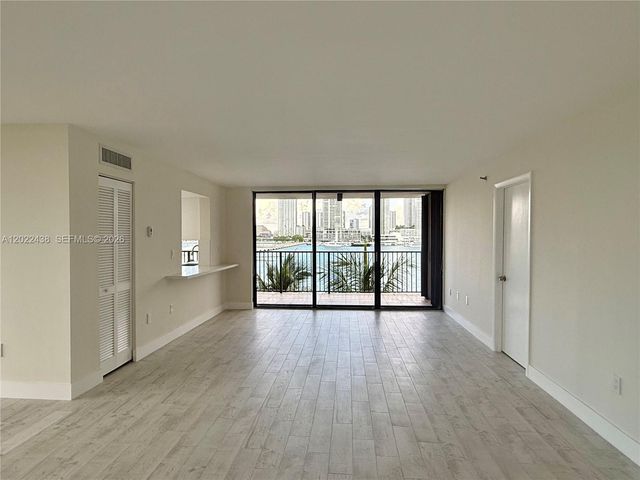 801 N Venetian Dr 408, Miami, FL 33139
