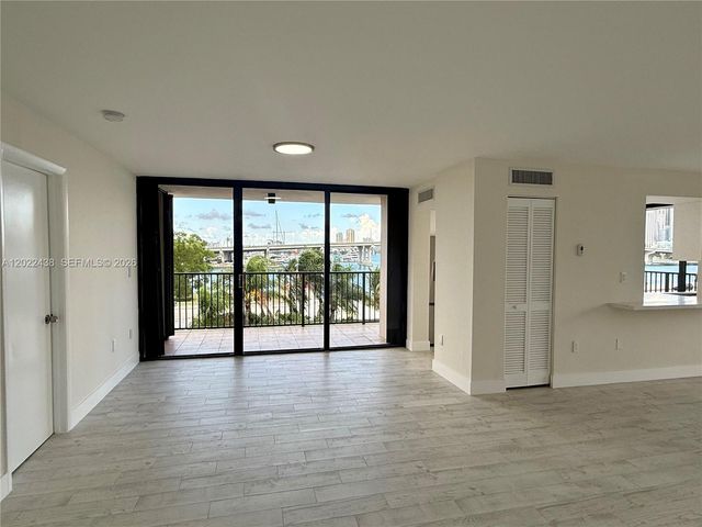801 N Venetian Dr 408, Miami, FL 33139