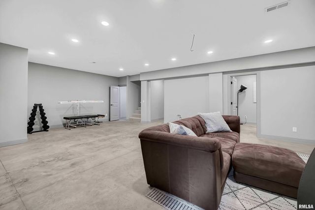 20830 270TH Street, Eldridge, IA 52748