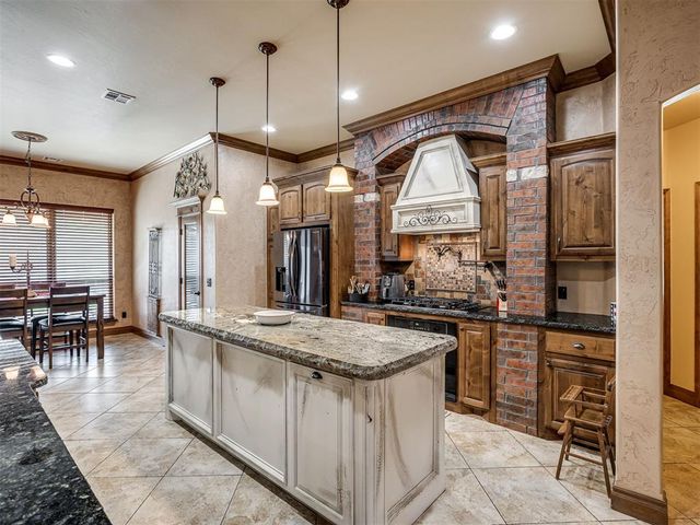 530 Westwind Drive, Newcastle, OK 73065