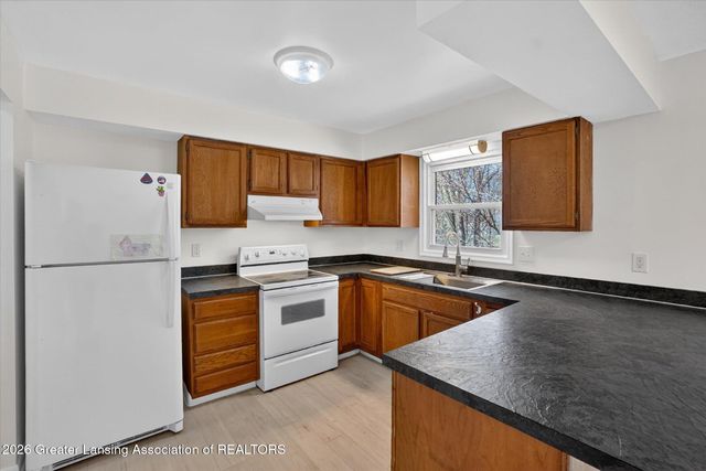 2211 Hilltop Drive, Lansing, MI 48917