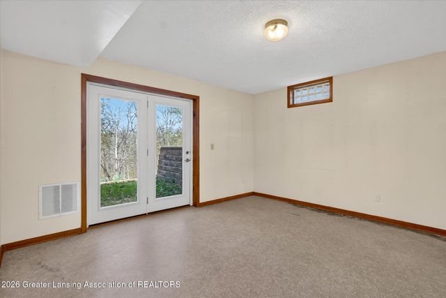 2211 Hilltop Drive, Lansing, MI 48917