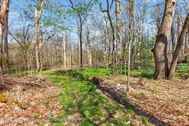 2211 Hilltop Drive, Lansing, MI 48917