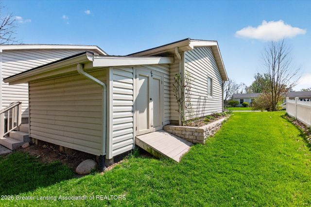 2211 Hilltop Drive, Lansing, MI 48917
