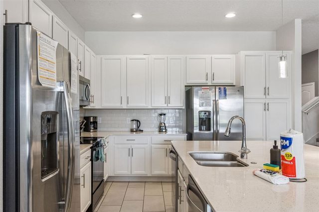 5304 OAKBOURNE AVENUE, Davenport, FL 33837