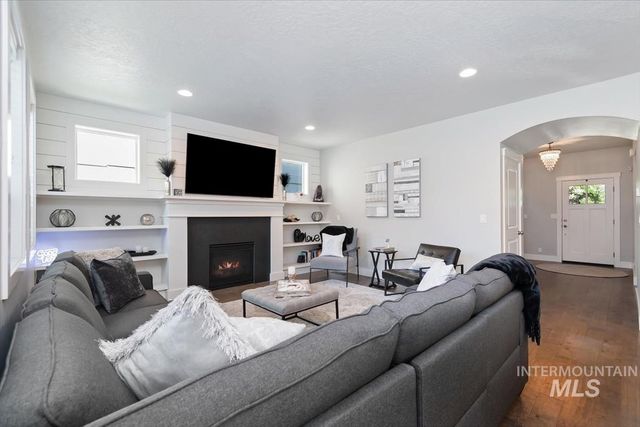 3042 S Shadywood Way, Boise, ID 83716