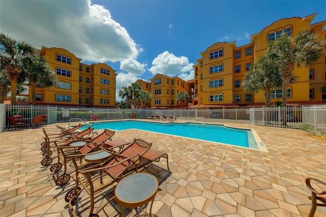 642 WELLS CT COURT 302, Clearwater, FL 33756