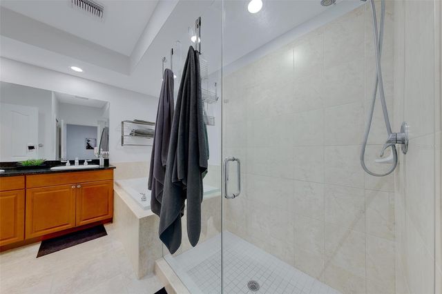 642 WELLS CT COURT 302, Clearwater, FL 33756
