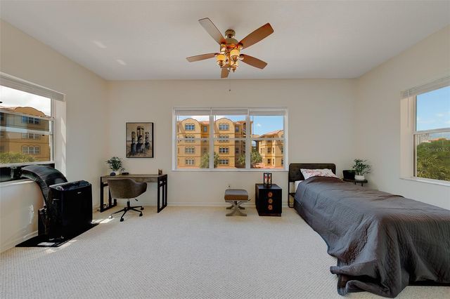 642 WELLS CT COURT 302, Clearwater, FL 33756