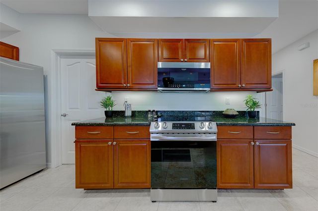 642 WELLS CT COURT 302, Clearwater, FL 33756