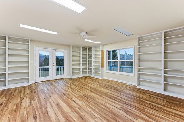 286 Mccombs Road, Murphy, NC 28906